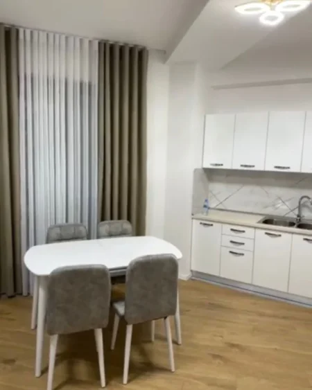 Tirane, jepet me qera apartament 2+1 , 97 m² 530 €