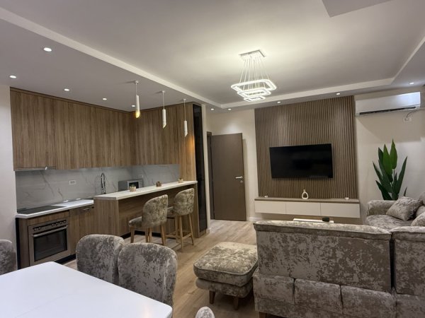 Tirane, jepet me qera apartament 2+1+2 Ballkon , 2 tualete, 1 depo + 1 post parkim,  Kati 2, 150 m² 800 €