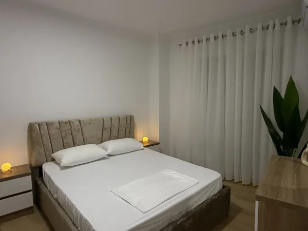 Tirane, jepet me qera apartament 2+1+2 Ballkon , 2 tualete, 1 depo + 1 post parkim,  Kati 2, 150 m² 800 €