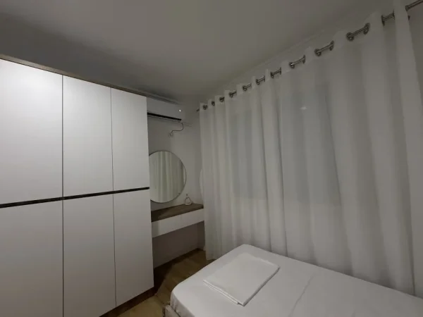 Tirane, jepet me qera apartament 2+1+2 Ballkon , 2 tualete, 1 depo + 1 post parkim,  Kati 2, 150 m² 800 €