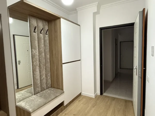 Tirane, jepet me qera apartament 2+1+2 Ballkon , 2 tualete, 1 depo + 1 post parkim,  Kati 2, 150 m² 800 €