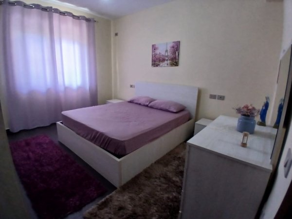 Tirane, jap me qera apartament 2+1+Ballkon , 550 € (Rruga Ramazan Bogdani, Mbrapa Rezidenca Siri)