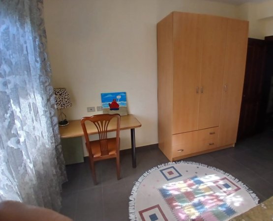 Tirane, jap me qera apartament 2+1+Ballkon , 550 € (Rruga Ramazan Bogdani, Mbrapa Rezidenca Siri)