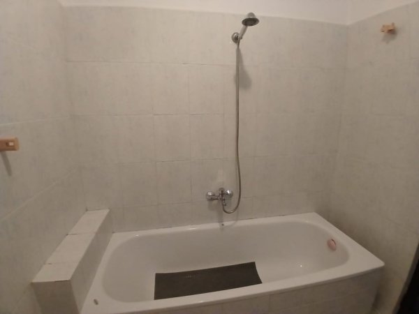 Tirane, jap me qera apartament 2+1+Ballkon , 550 € (Rruga Ramazan Bogdani, Mbrapa Rezidenca Siri)