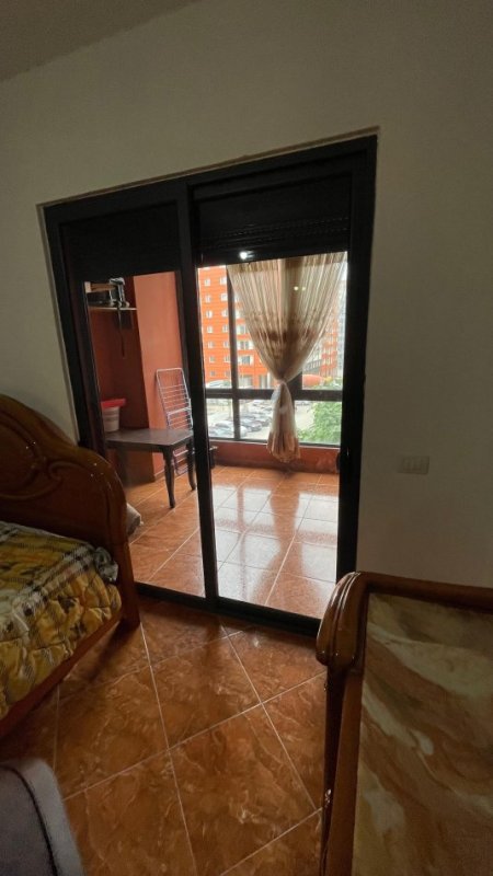 Tirane, jepet me qera apartament 2+1+Ballkon Kati 2, 106 m² 500 € (Mbrapa palestres Unik)