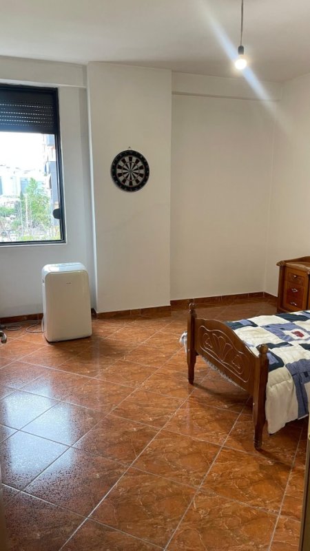 Tirane, jepet me qera apartament 2+1+Ballkon Kati 2, 106 m² 500 € (Mbrapa palestres Unik)