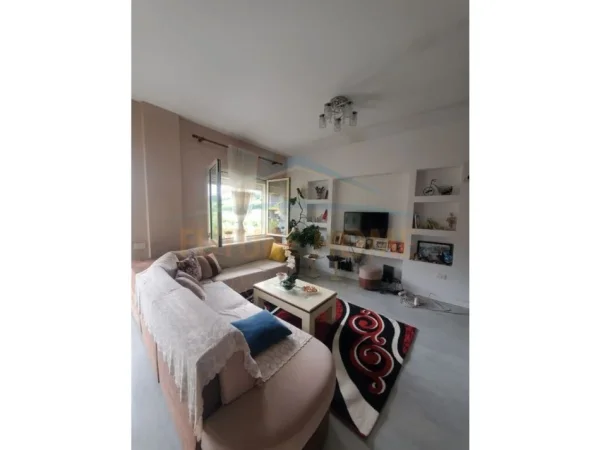 Tirane, jepet me qera apartament 2+1 Kati 2, 110 m² 350 € (PRANEKOMPLEKSIT TE TOM DOSHIT)