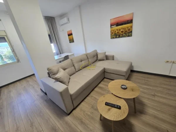 Tirane, jepet me qera apartament 2+1 Kati 5, 76 m² 690 € (KRISTAL CENTER)