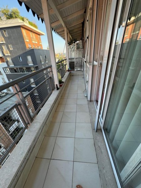 Tirane, jepet me qera apartament 1+1+Aneks+Ballkon Kati 6, 70 m² 560 € (21 Dhjetori hotel mondial)