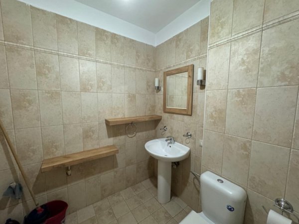 Tirane, jepet me qera apartament 1+1+Aneks+Ballkon Kati 6, 70 m² 560 € (21 Dhjetori hotel mondial)