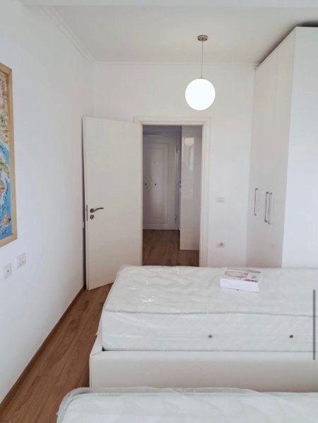 Tirane, jepet me qera apartament 2+1+Ballkon Kati 5, 110 m² 1.250 € (Pazari Ri)