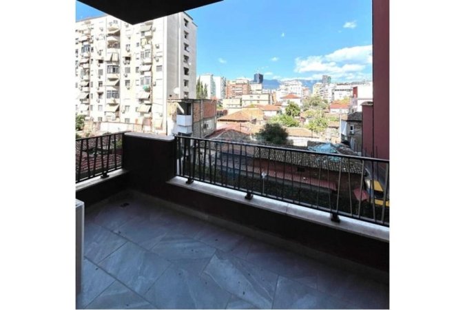 Tirane, jepet me qera apartament 1+1+Ballkon Kati 2, 85 m² 800 € 