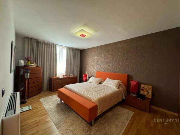 Tirane, shitet apartament 3+1 Kati 10, 340 m² (Bllok)