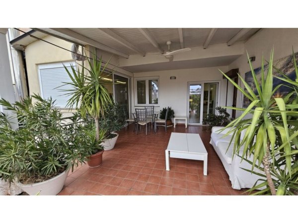 Tirane, shitet apartament 3+1 Kati 12, 197 m² 620.000 € (Bllok)