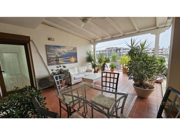 Tirane, shitet apartament 3+1 Kati 12, 197 m² 620.000 € (Bllok)