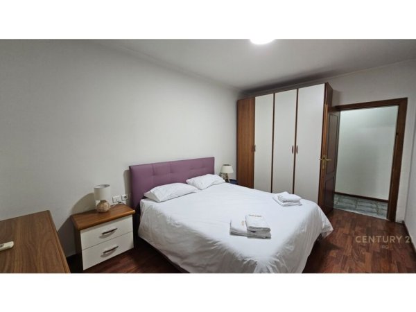 Tirane, shitet apartament 3+1 Kati 12, 197 m² 620.000 € (Bllok)