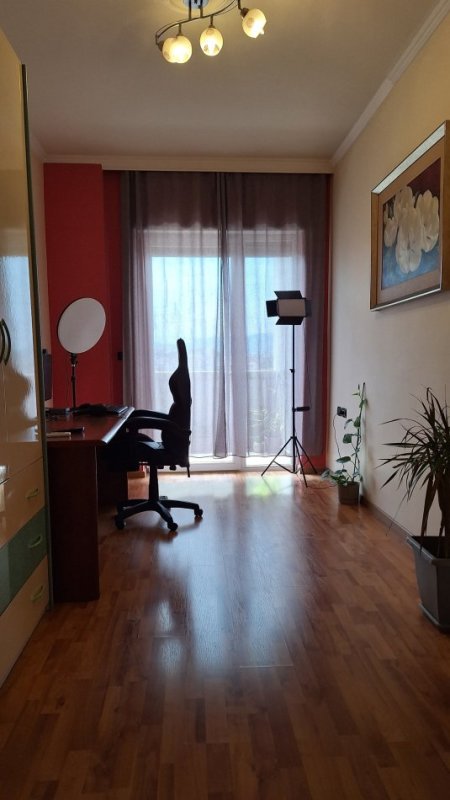 Tirane, jepet me qera apartament 3+1+Aneks+Ballkon Kati 11, 170 m² 701 € (Bulevardi Bajram Curri)