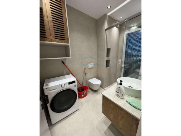 Tirane, jepet me qera apartament 1+1 Kati 2, 74 m² 650 € (UNAZA E RE)