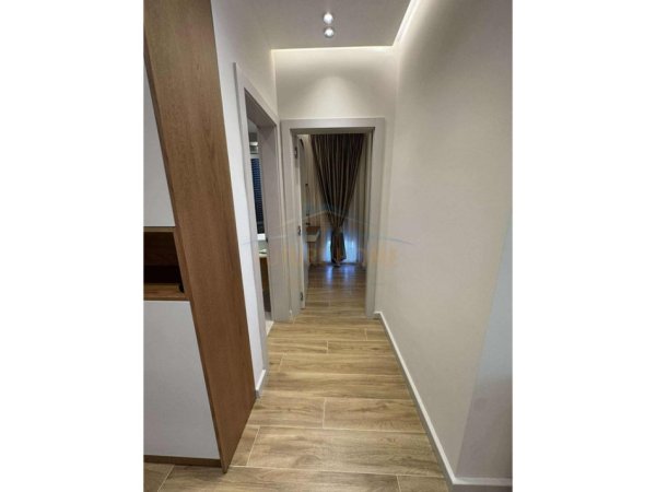 Tirane, jepet me qera apartament 1+1 Kati 2, 74 m² 650 € (UNAZA E RE)