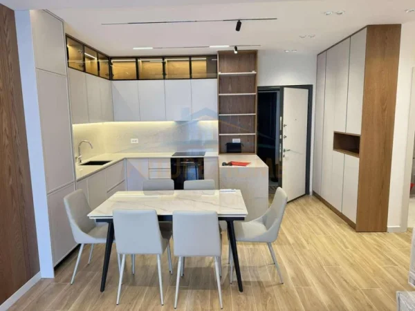 Tirane, jepet me qera apartament 1+1 Kati 2, 74 m² 650 € (UNAZA E RE)