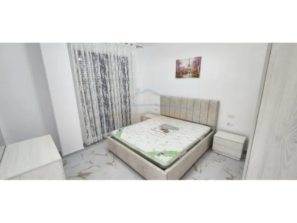 Tirane, jepet me qera apartament 2+1 Kati 1, 103 m² 700 € 