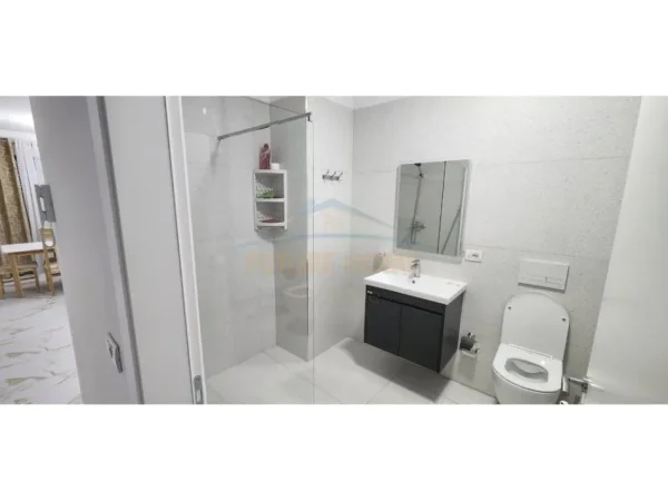 Tirane, jepet me qera apartament 2+1 Kati 1, 103 m² 700 € 