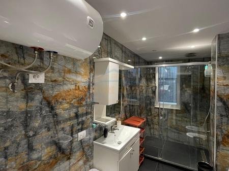 Tirane, jepet me qera apartament 2+1+Ballkon Kati 2, 100 m² 800 € 