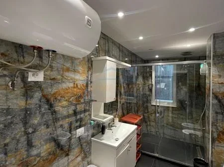 Tirane, jepet me qera apartament 2+1+Ballkon Kati 2, 100 m² 800 € 