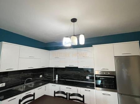 Tirane, jepet me qera apartament 2+1+Ballkon Kati 2, 100 m² 800 € 