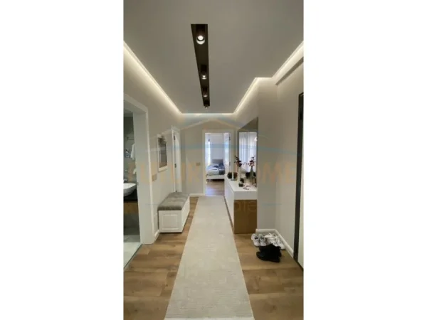 Tirane, shitet apartament 2+1 Kati 5, 138 m² 280.000 € (UNAZA E RE)