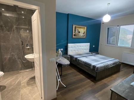 Tirane, jepet me qera apartament 2+1 Kati 2, 100 m² 800 € 