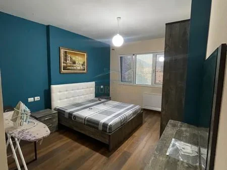 Tirane, jepet me qera apartament 2+1 Kati 2, 100 m² 800 € 