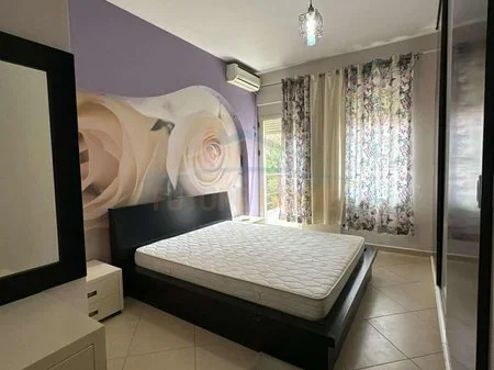 Tirane, jepet me qera apartament 1+1+Ballkon Kati 2, 71 m² 600 € (Liqeni i thate)