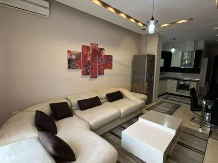 Tirane, jepet me qera apartament 1+1+Ballkon Kati 2, 71 m² 600 € (Liqeni i thate)