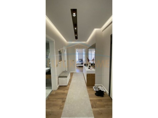 Tirane, shitet apartament 3+1 Kati 5, 137 m² 280.000 € (Unaza e Re)