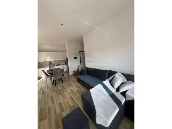 Tirane, jepet me qera apartament 1+1 Kati 8, 71 m² 450 € (UNAZA E RE)