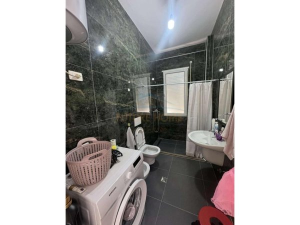 Tirane, jepet me qera apartament 1+1 Kati 8, 71 m² 450 € (UNAZA E RE)