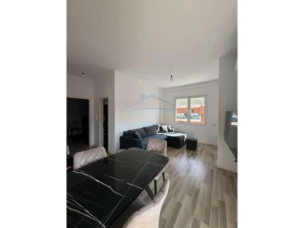 Tirane, jepet me qera apartament 1+1 Kati 8, 71 m² 450 € (UNAZA E RE)