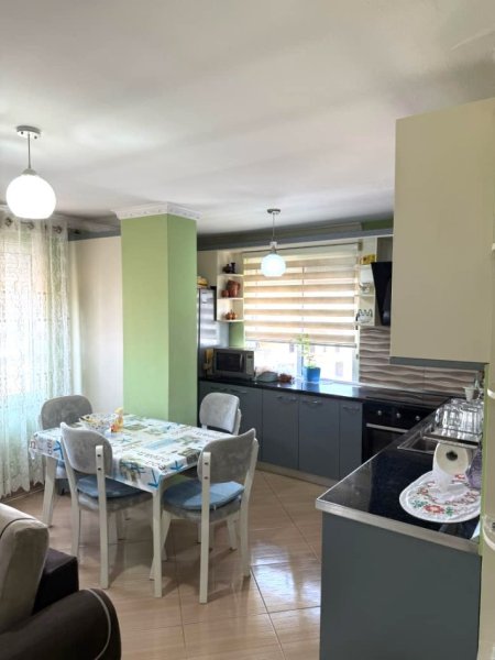 Shitet Apartament 3+1 ne Laprakë, përballë Spitalit Amerikan, Kati 5, 105 m² 135.000 €URO