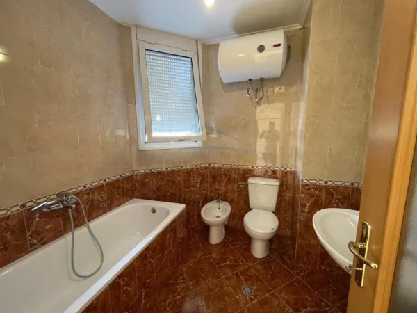 Tirane, shitet apartament 2+1 Kati 3, 121 m² 270.000 € (MEDAR SHTYLLA)