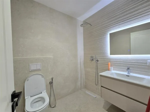 Tirane, jepet me qera apartament 2+1 Kati 10, 92 m² 850 € (PERBALLE KOMPLEKSIT DELIJORGJI)