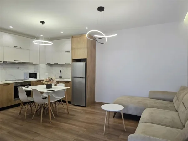 Tirane, jepet me qera apartament 2+1 Kati 10, 92 m² 850 € (PERBALLE KOMPLEKSIT DELIJORGJI)