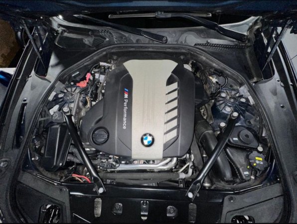 Tirane, shes makine Motorr M50d Tri Turbo , 121 km
