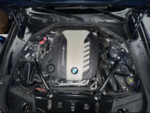 Tirane, shes makine Motorr M50d Tri Turbo , 121 km