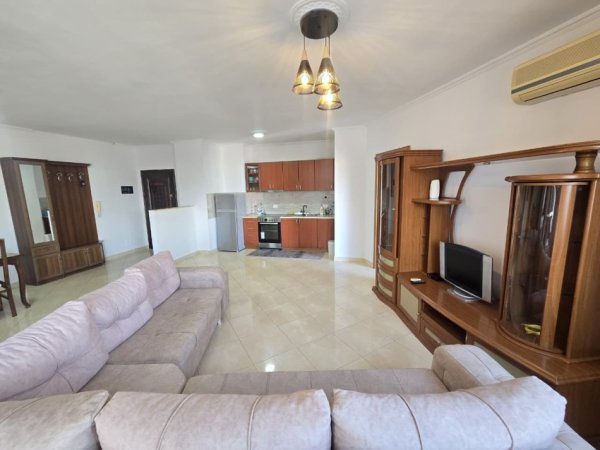 Tirane, jepet me qera apartament 2+1 Kati 9, 120 m² 650 € (Rruga e Barrikadave prane Kopshtit Bucko)