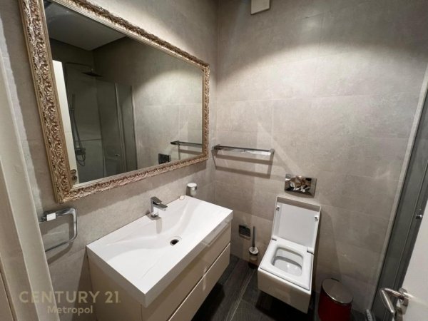 Tirane, jepet me qera apartament 3+1 Kati 7, 130 m² 1.000 € (Hipoteka)