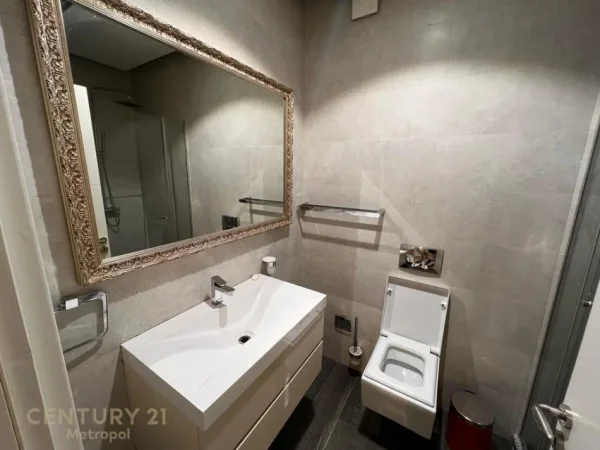 Tirane, jepet me qera apartament 3+1 Kati 7, 130 m² 1.000 € (Hipoteka)
