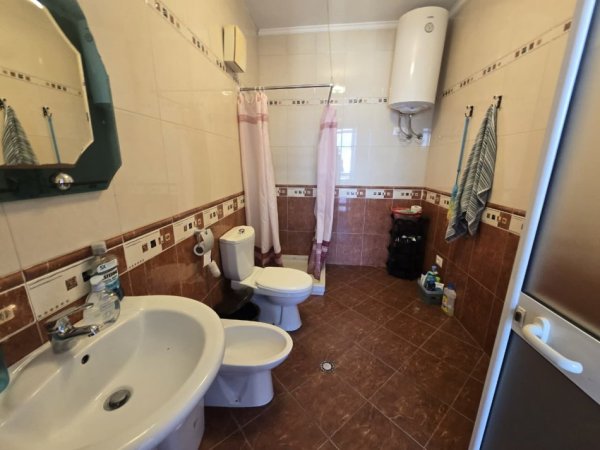 Tirane, jepet me qera apartament 2+1 Kati 9, 120 m² 650 € (Rruga e Barrikadave prane Kopshtit Bucko)