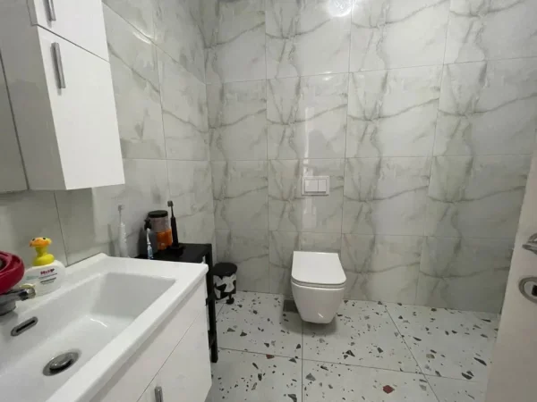 Tirane, jepet me qera apartament 2+1 Kati 2, 102 m² 650 € (Liqeni i Thate, Kompleksi FZ)