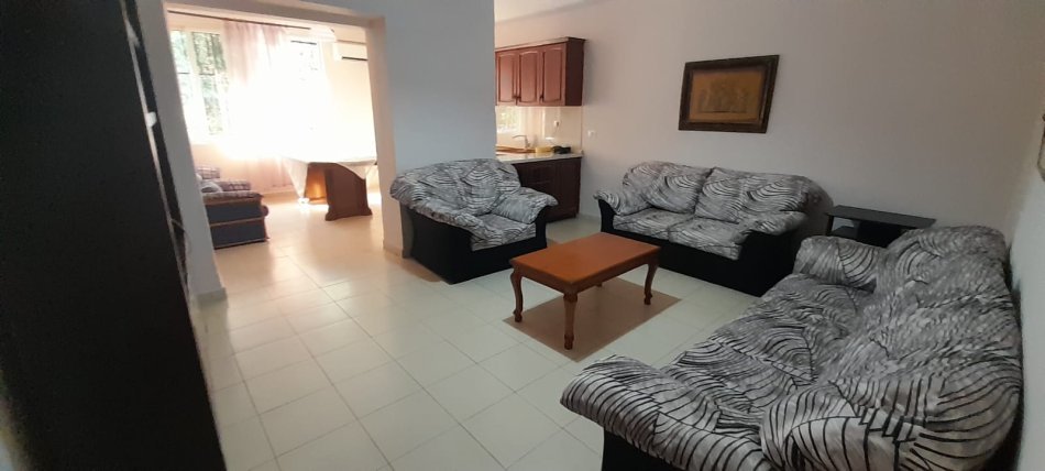 Tirane, jepet me qera apartament 2+1 Kati 1, 90 m² 510 € (Varri i Bamit/Rr.Zihni Sako)